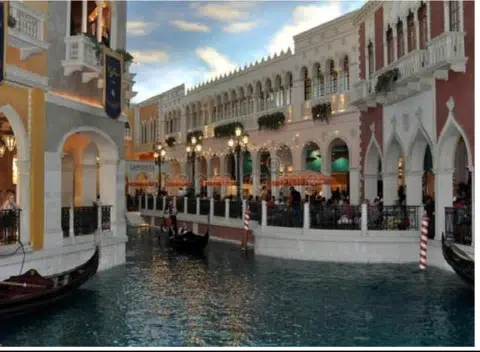 Revues in lasvegas