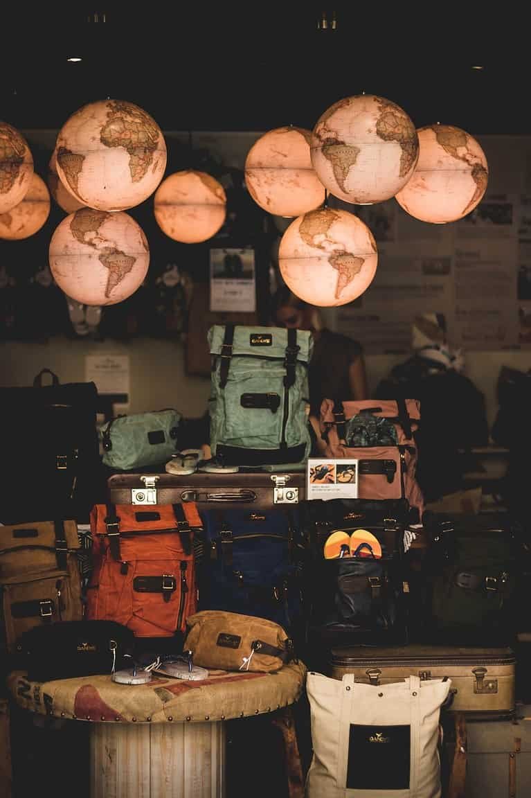 MINIMAL TRAVEL PACKING LIST