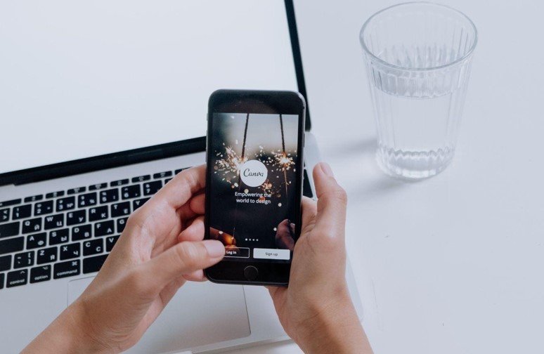 Canva-Travel-Blogg